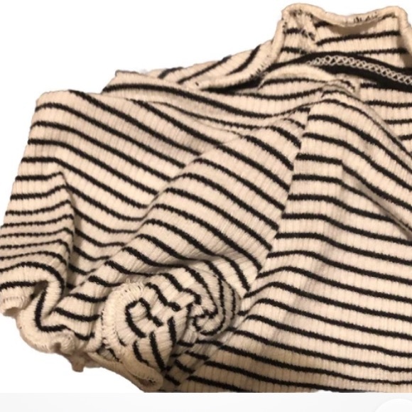 NWT Urban Outfitters BDG Top SM Petite Black & Ivory Striped Ruffle Short Sleeve - Picture 4 of 9